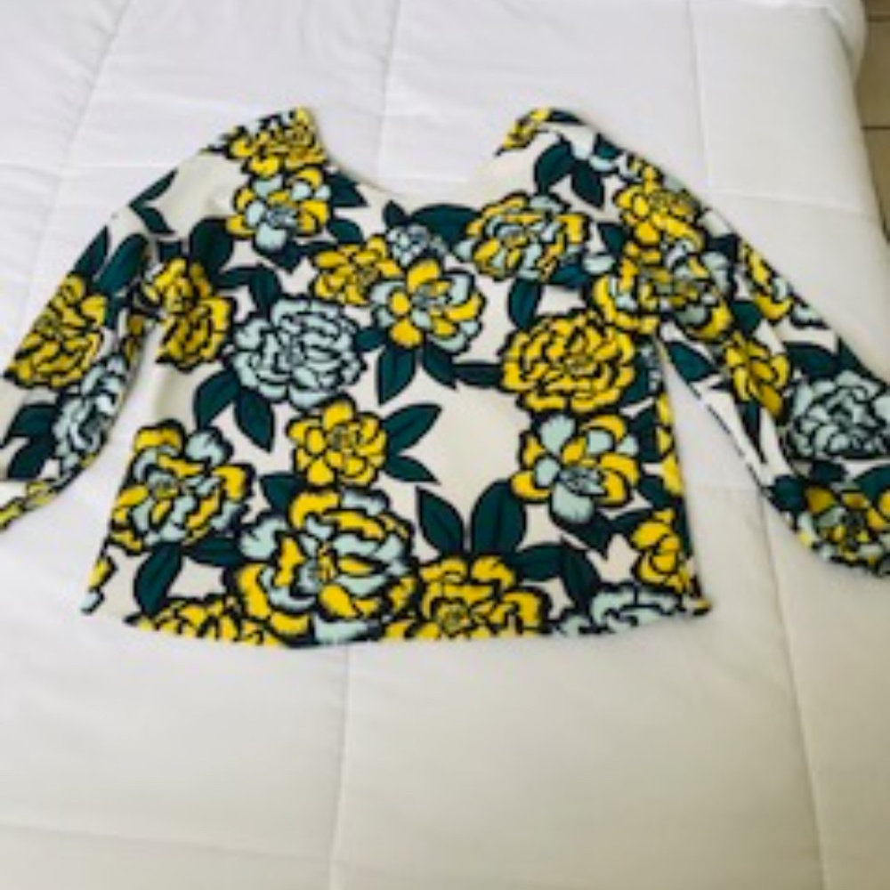 Beautiful blouse - Picture 2 of 2